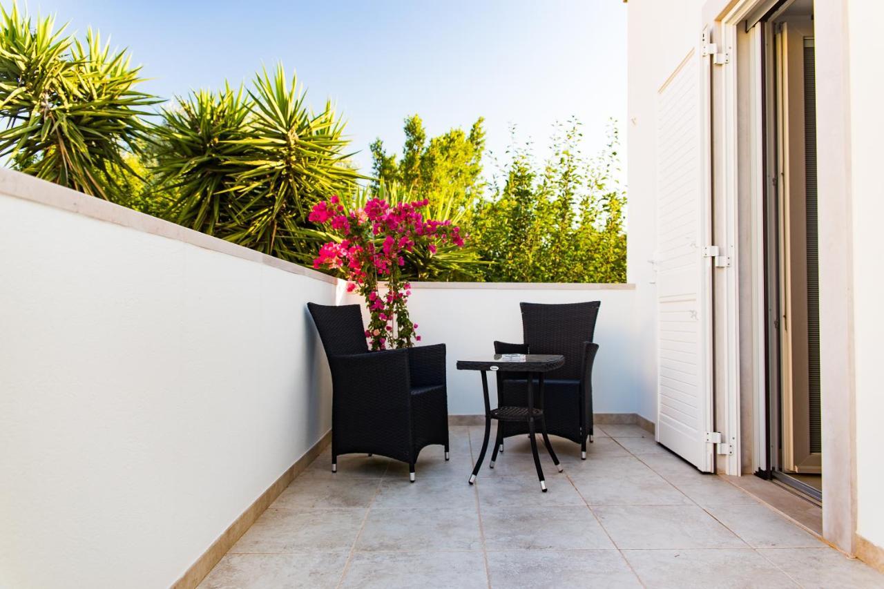 Dal Signor Wolf Bed & Breakfast Pezze Di Greco Exterior foto