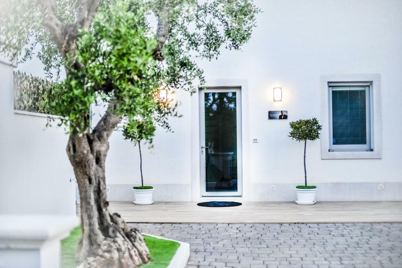 Dal Signor Wolf Bed & Breakfast Pezze Di Greco Exterior foto