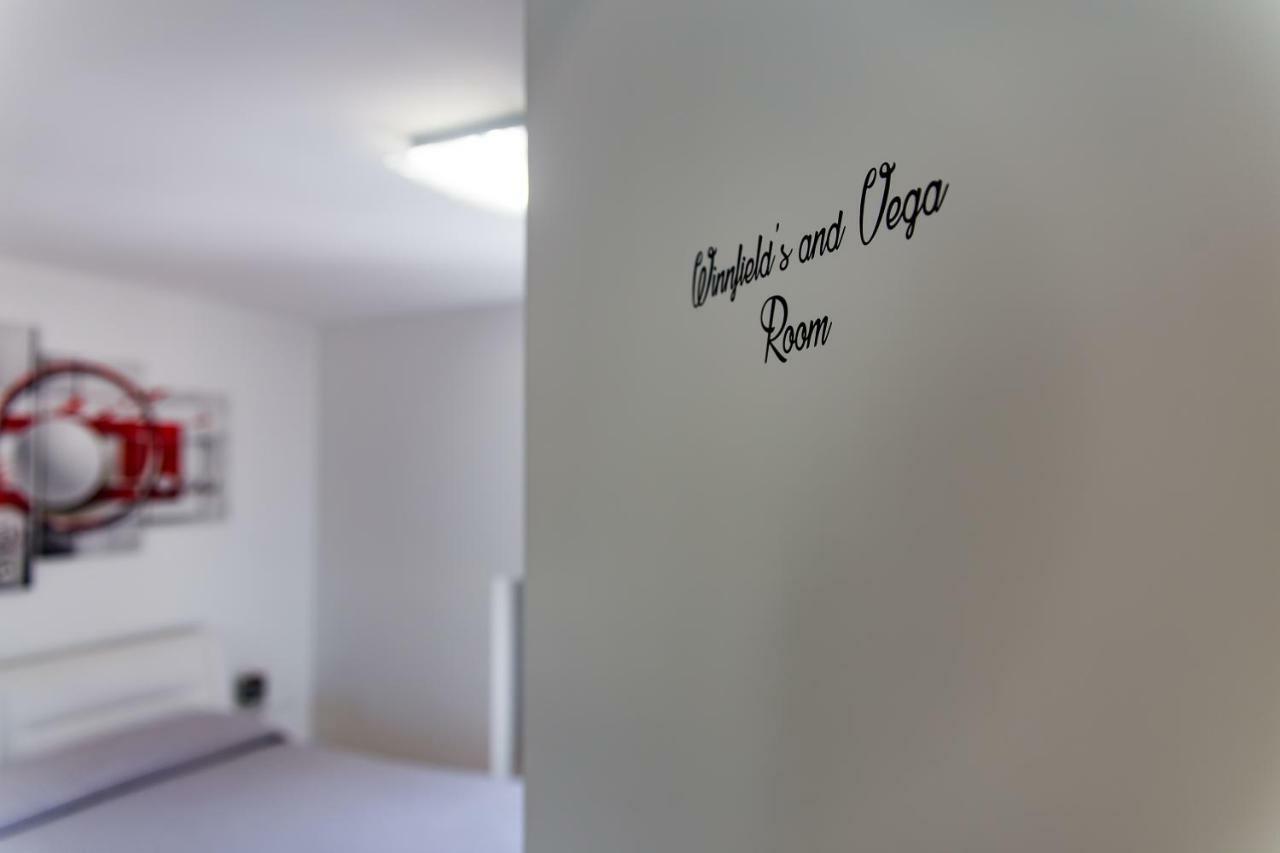 Dal Signor Wolf Bed & Breakfast Pezze Di Greco Exterior foto