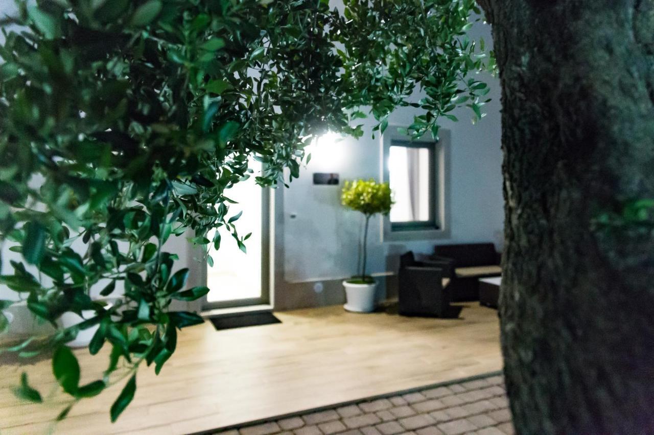 Dal Signor Wolf Bed & Breakfast Pezze Di Greco Exterior foto